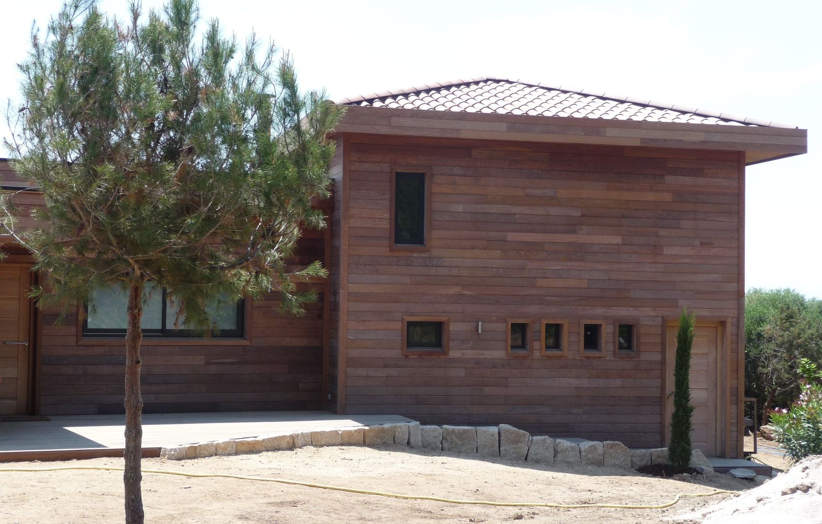 maison bois Corse du Sud, catherine vinciguerra catherine vinciguerra Casas estilo moderno: ideas, arquitectura e imágenes