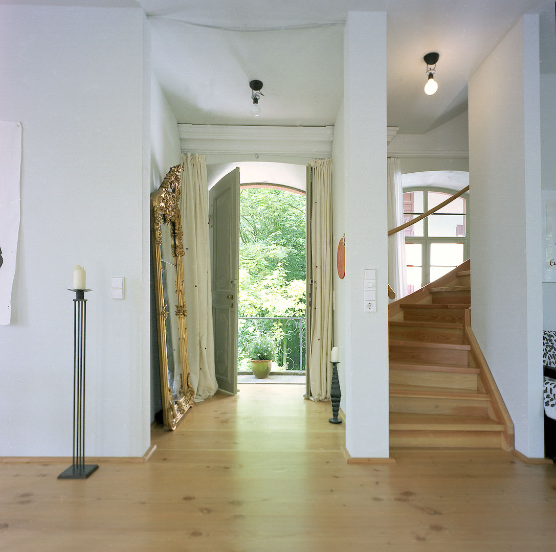 Schloss Erbach-Fürstenau, SNAP Stoeppler Nachtwey Architekten BDA Stadtplaner PartGmbB SNAP Stoeppler Nachtwey Architekten BDA Stadtplaner PartGmbB Eclectic style corridor, hallway & stairs