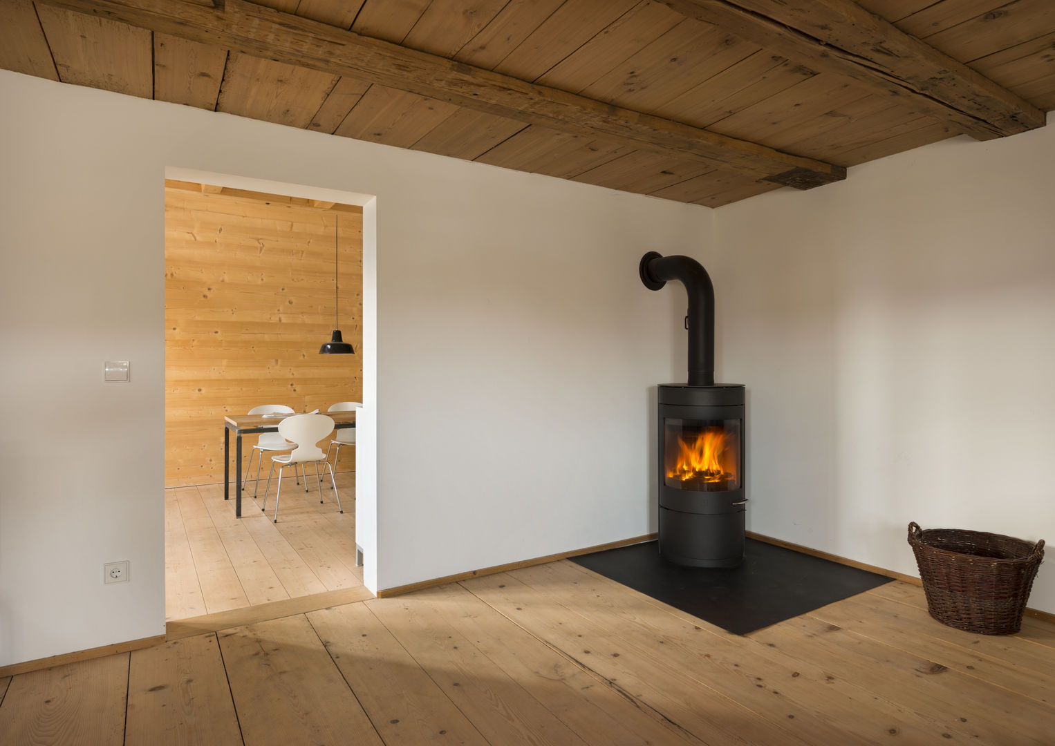 Sanierung und Umbau eines 250 Jahre alten Bauernhauses im Allgäu, Prof. Peter Tausch Prof. Peter Tausch Living room