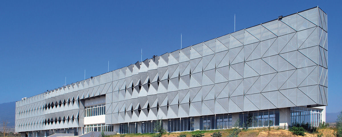 Fachada edificio de Software, IJALTI, Jalisco LEAP Laboratorio en Arquitectura Progresiva Espacios comerciales Edificios de Oficinas