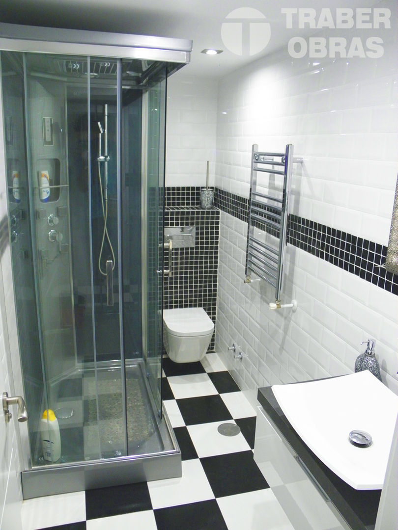 Cuarto de baño principal con cabina de hidromasaje. Traber Obras Baños modernos