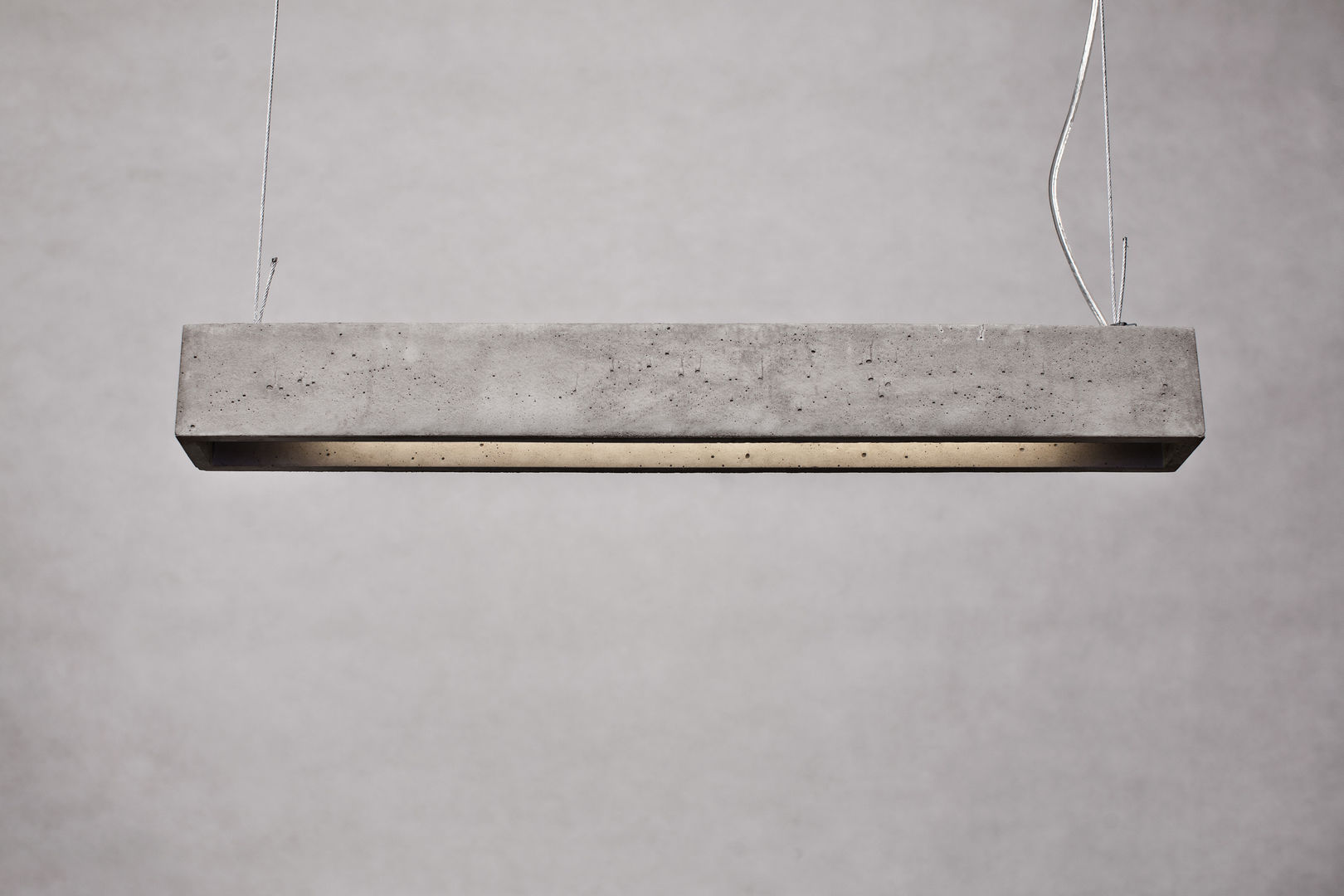 HARD CONCRETE LADY lamp Natural Born Design Salas de estar minimalistas Iluminação