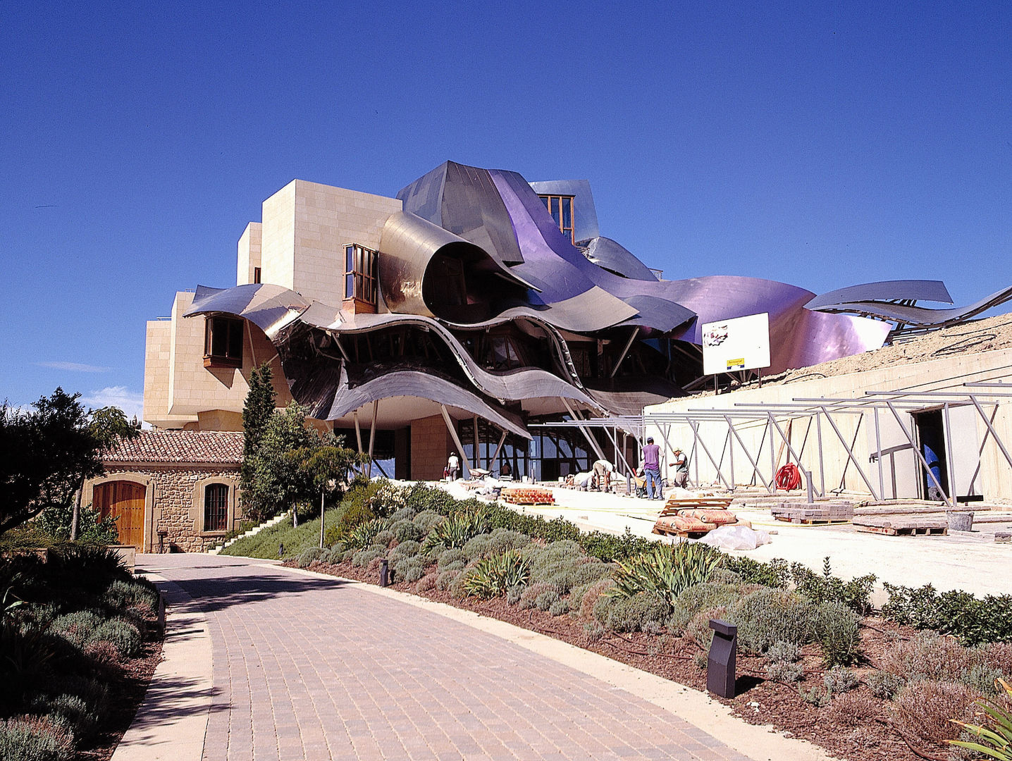 City Of Wine Complex Marqués De Riscal (Gehry Partners LLC) - BEIGE PINAR sandstone, ARENISCAS STONE ARENISCAS STONE Коммерческие помещения Гостиницы