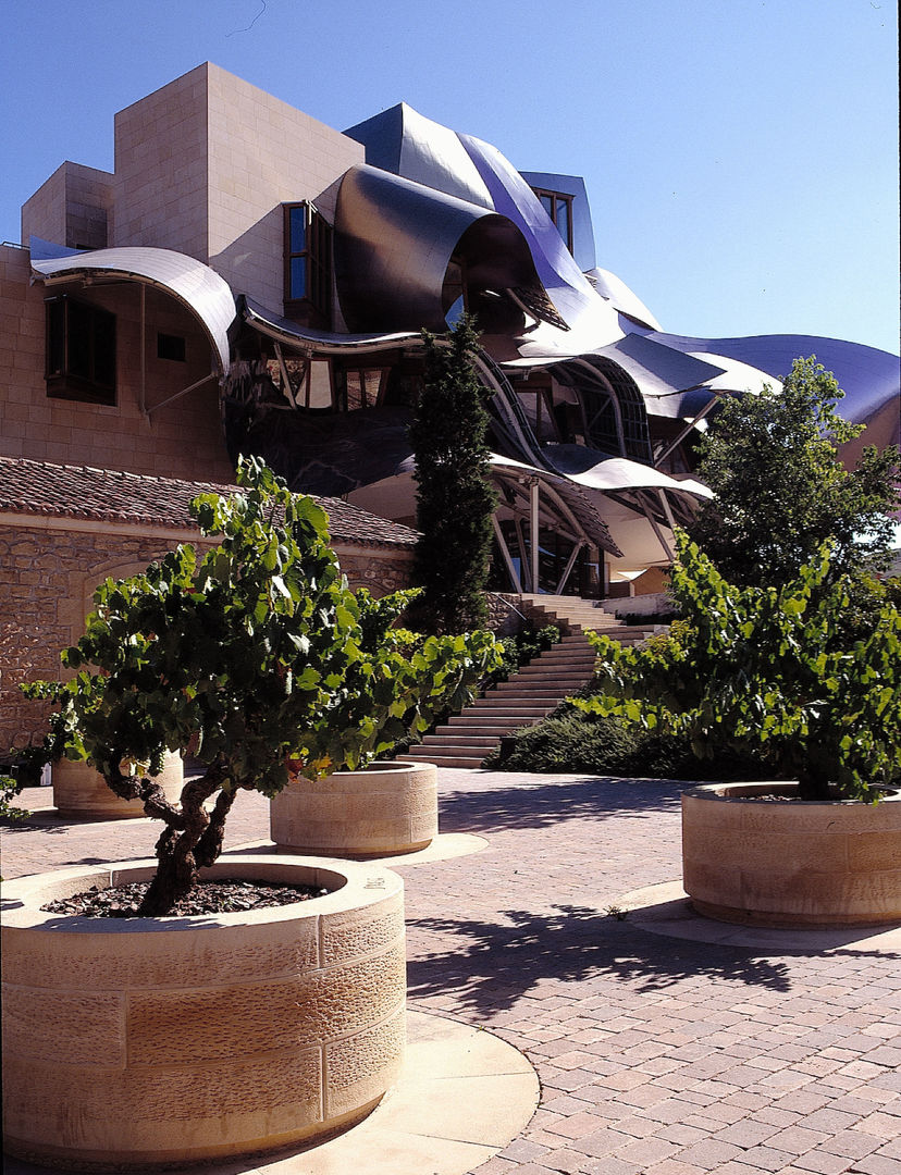 City Of Wine Complex Marqués De Riscal (Gehry Partners LLC) - BEIGE PINAR sandstone, ARENISCAS STONE ARENISCAS STONE Powierzchnie handlowe Hotele