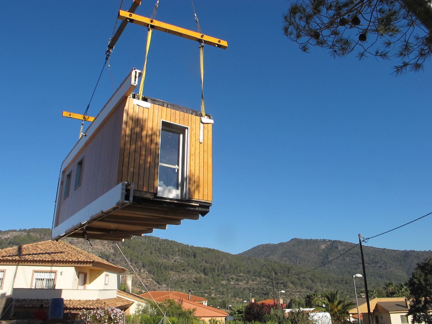 Las casas prefabricadas italianas que sirven como refugio en la montaña