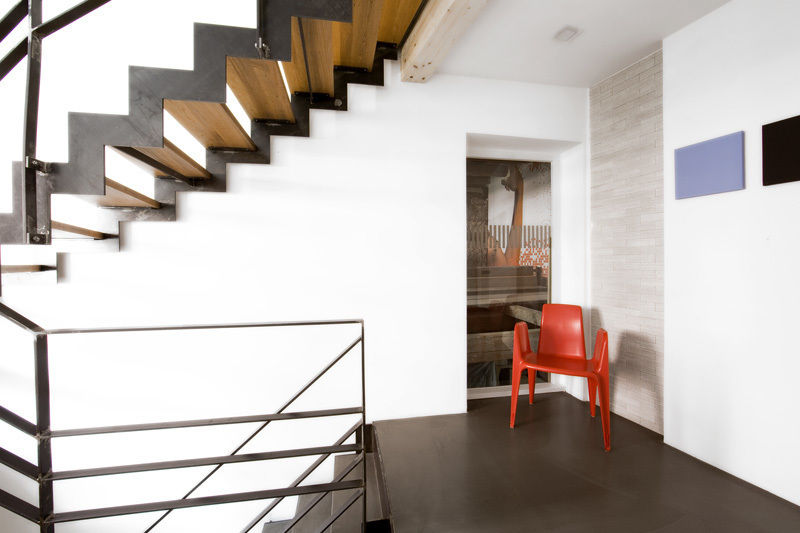 HAUS CH, LINIE ZWEII - innenarchitektur und grafikdesign LINIE ZWEII - innenarchitektur und grafikdesign Minimalist corridor, hallway & stairs