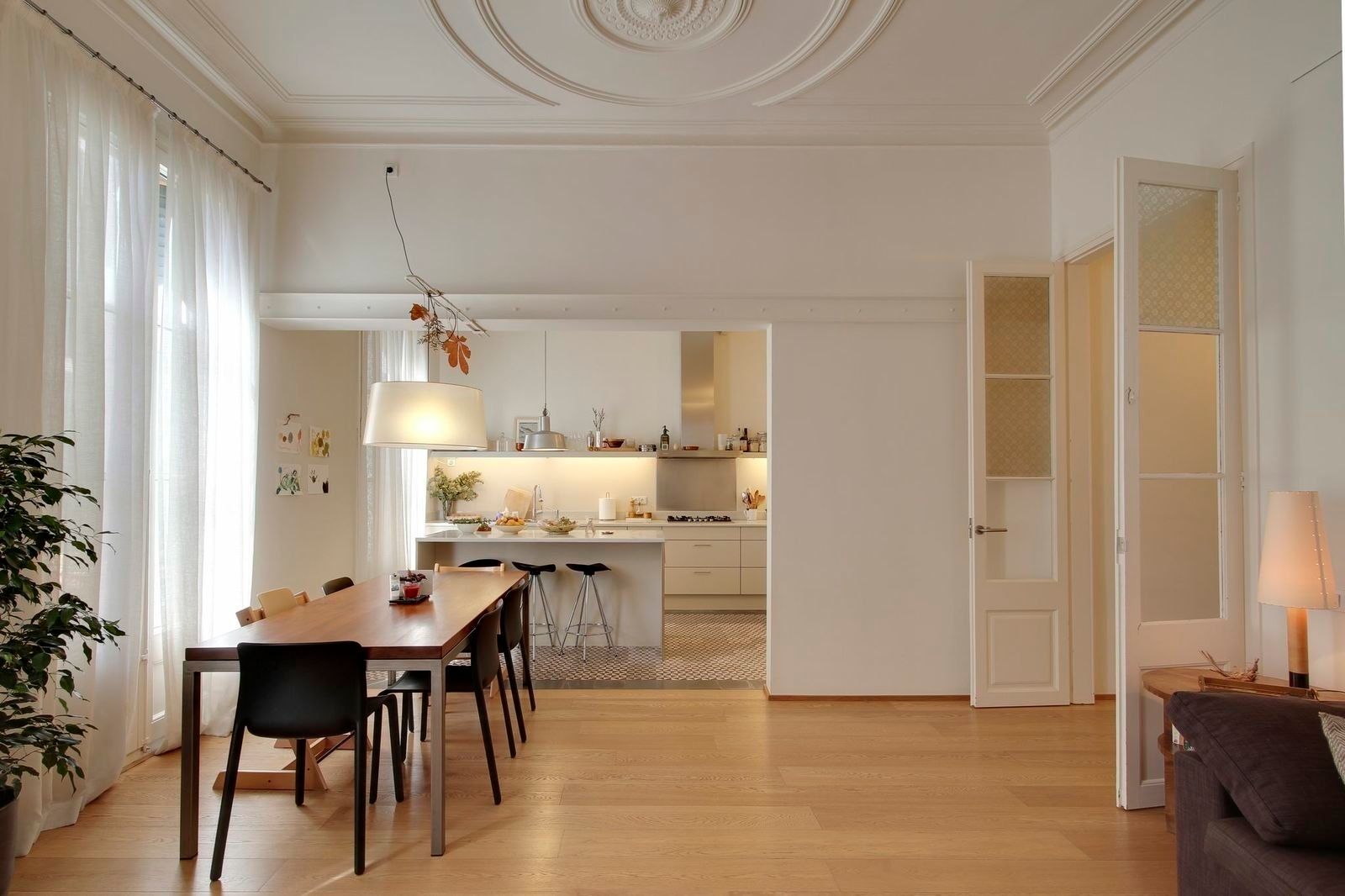 Reforma vivienda en el Barrio de Gracia en Barcelona homify Cocinas de estilo moderno