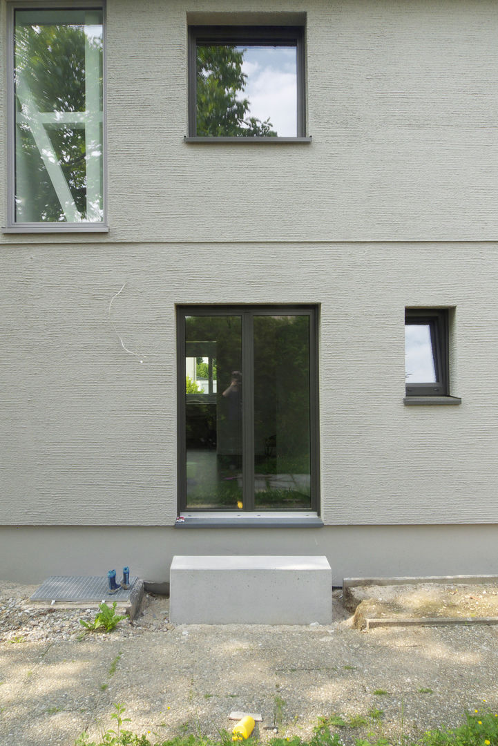 Studio Becher: Kernsanierung in Wiesbaden, 2014 homify Klassische Häuser