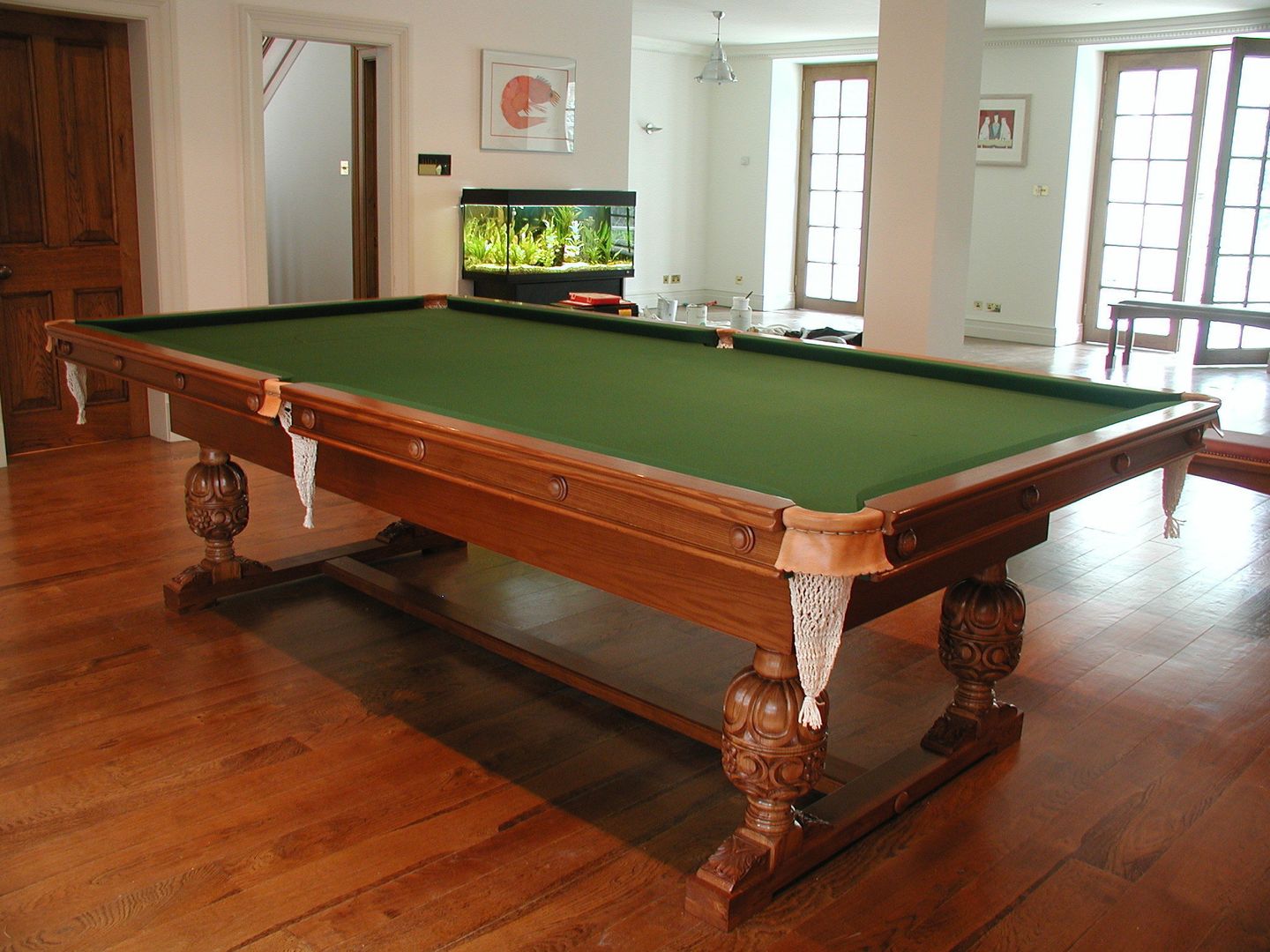 9 ft Golden Oak Heywood Refectory Diner HAMILTON BILLIARDS & GAMES CO LTD Comedores de estilo clásico Mesas