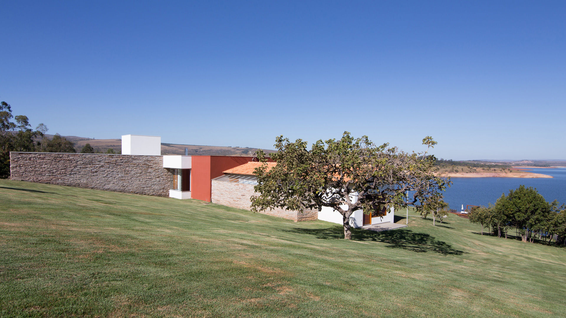 CASA CANYONS DO LAGO , Mutabile Arquitetura Mutabile Arquitetura Casas rústicas