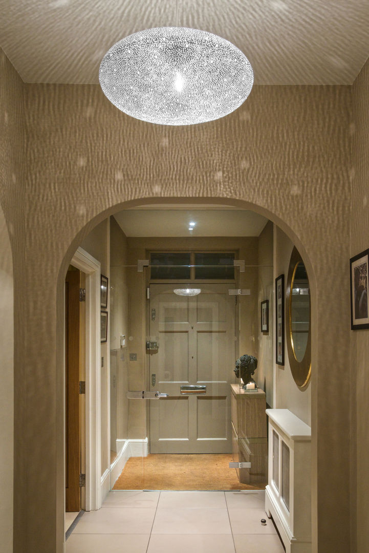 Ellipse pendant light - hallway .. Moderne gangen, hallen & trappenhuizen Verlichting