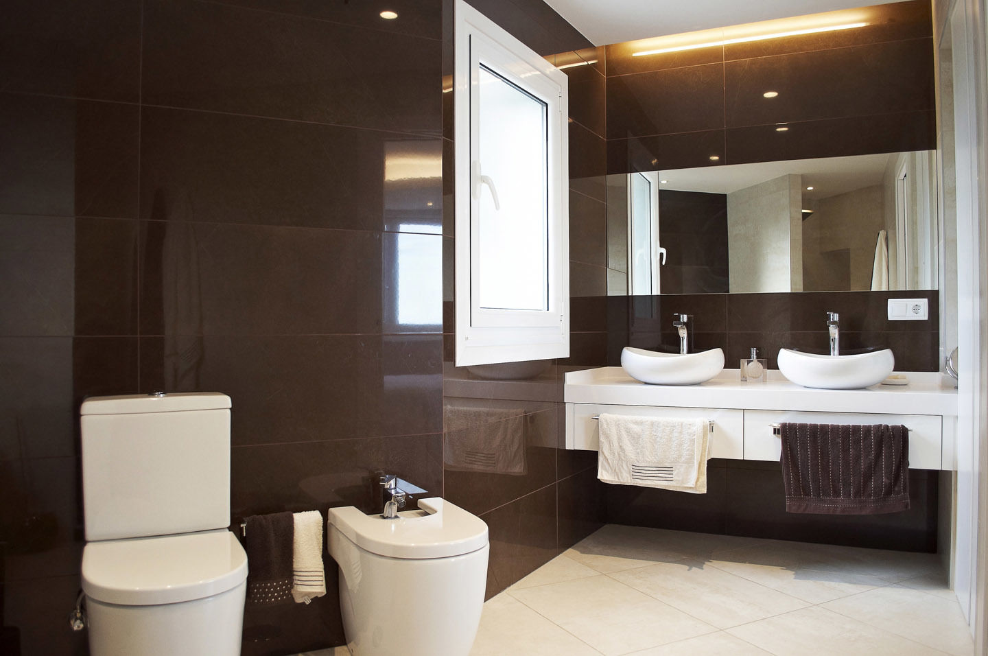 Reforma integral de piso, Intra Arquitectos Intra Arquitectos Banheiros modernos