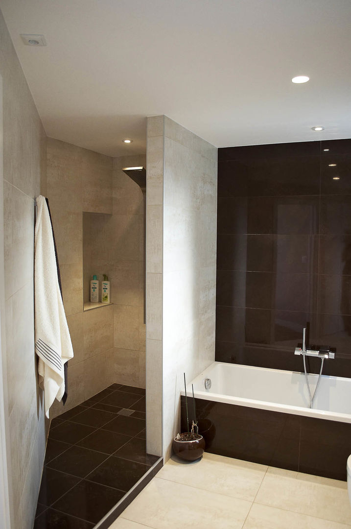 Reforma integral de piso, Intra Arquitectos Intra Arquitectos Banheiros modernos