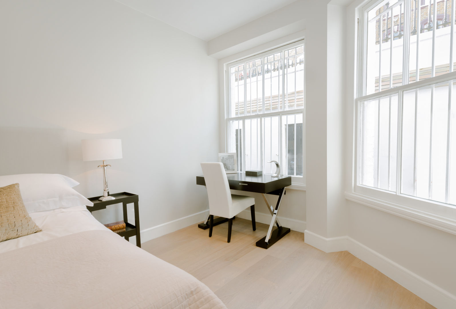 Roland Gardens , BTL Property LTD BTL Property LTD Chambre minimaliste