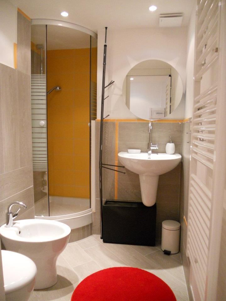 Mini alloggio a Nizza, UAU un'architettura unica UAU un'architettura unica Casas de banho modernas