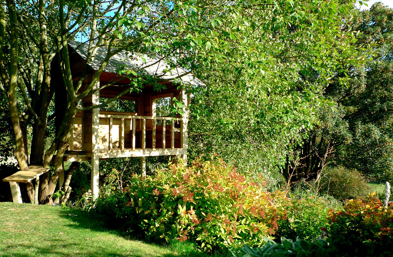 Treehouse wayne maxwell Rustic style gardens