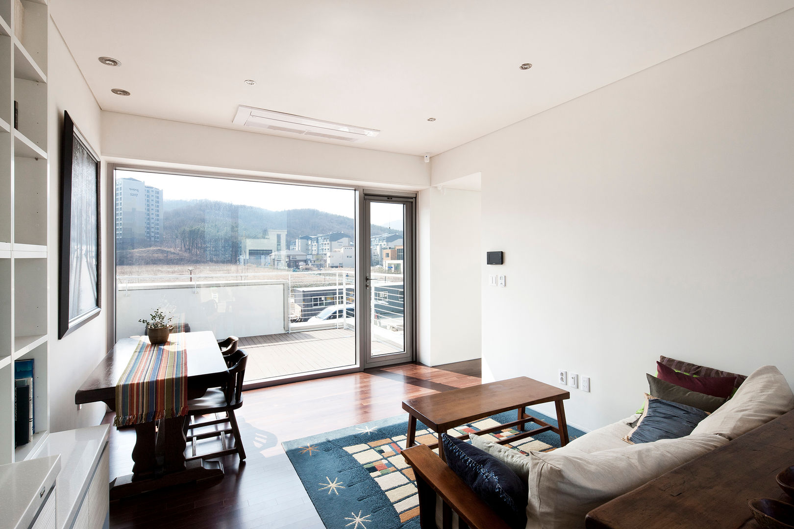 Sam Dae Heon, iSM Architects iSM Architects Moderne Wohnzimmer