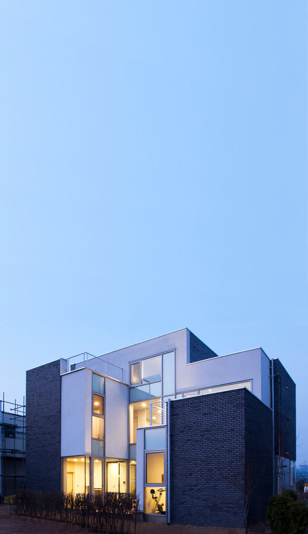 Sam Dae Heon, iSM Architects iSM Architects Modern home