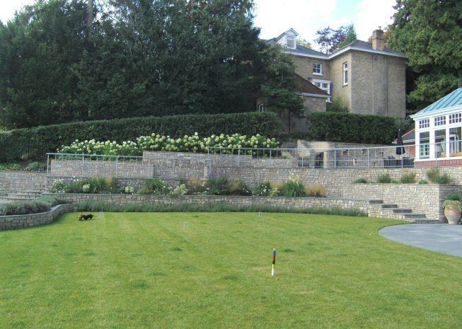 Large contemporary family garden design, Kenley, Surrey Linsey Evans Garden Design Modern garden
