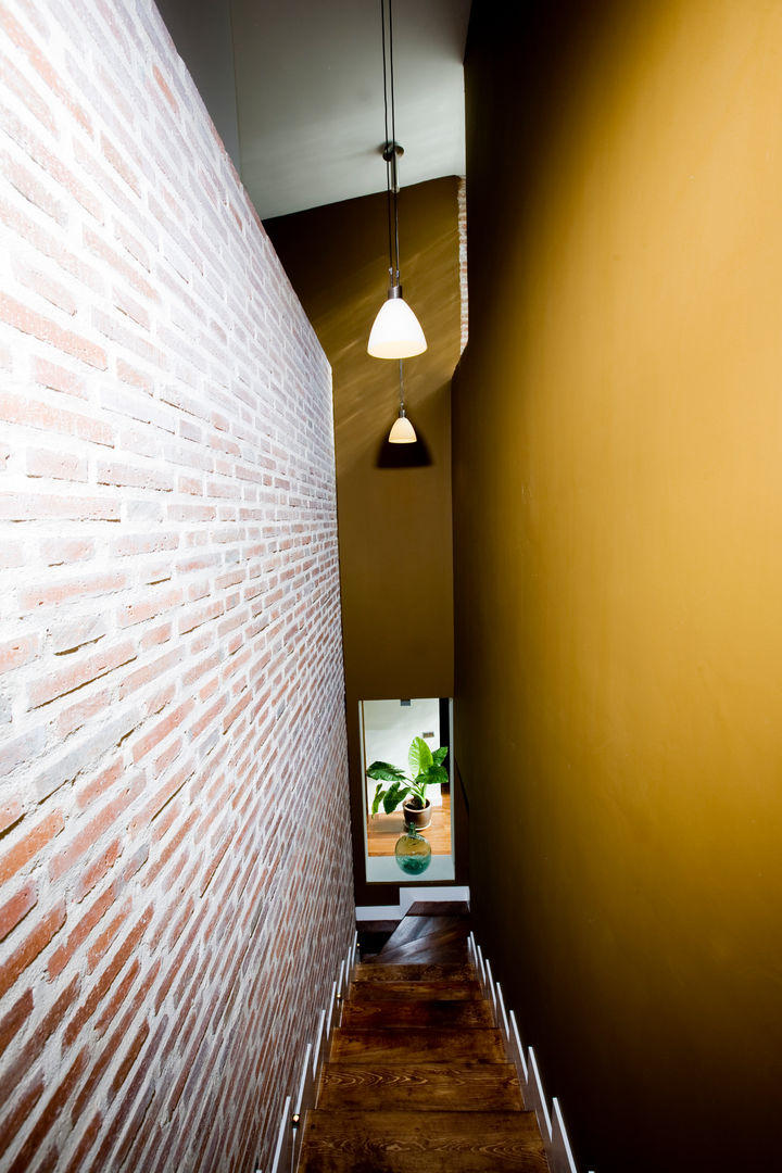 Interiores - La Berzosa, IPUNTO INTERIORISMO IPUNTO INTERIORISMO Rustic style corridor, hallway & stairs