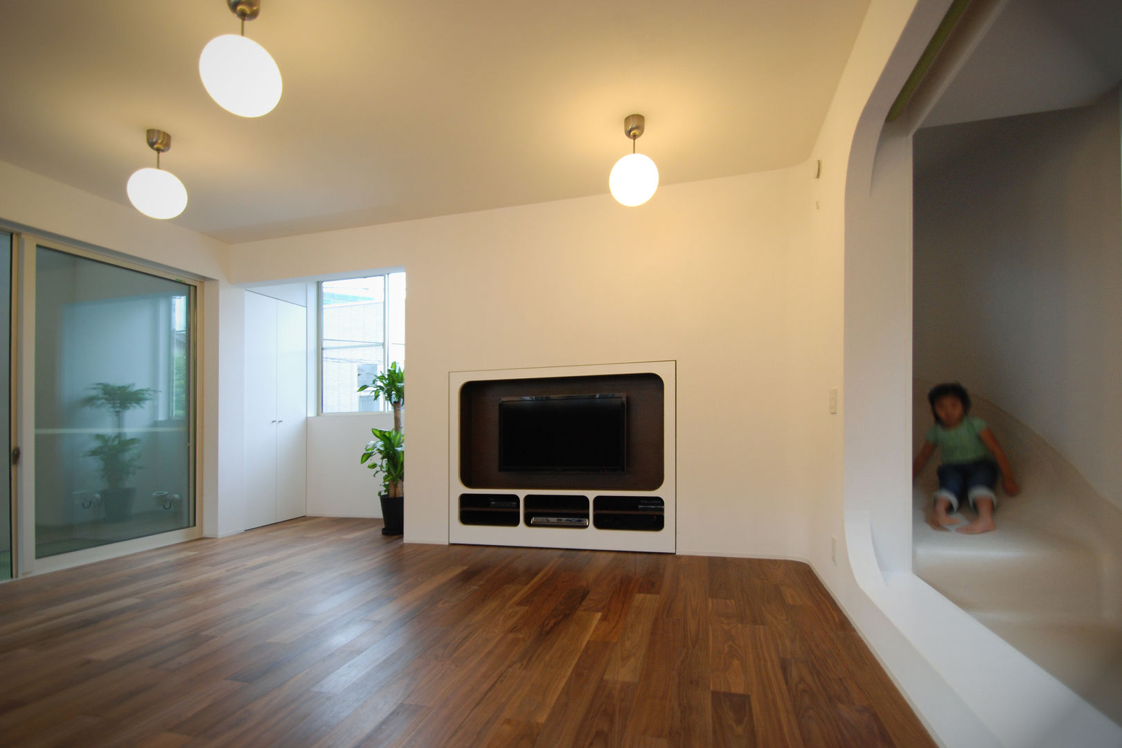 ​SLIDE HOUSE, LEVEL Architects LEVEL Architects Living room