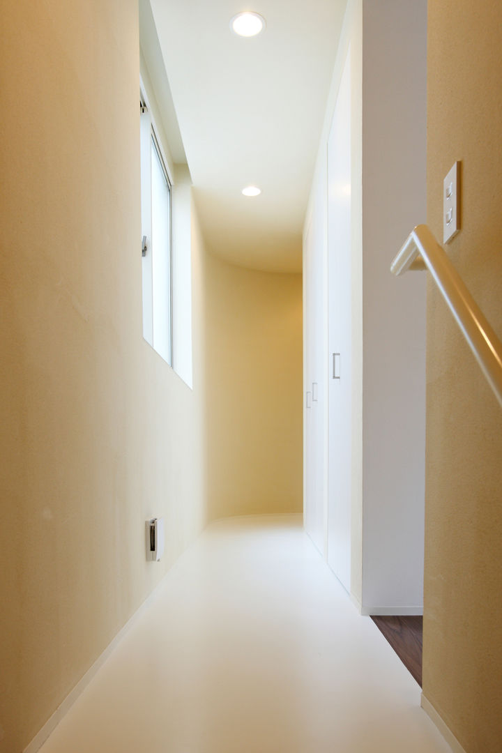 ​SLIDE HOUSE, LEVEL Architects LEVEL Architects Modern corridor, hallway & stairs