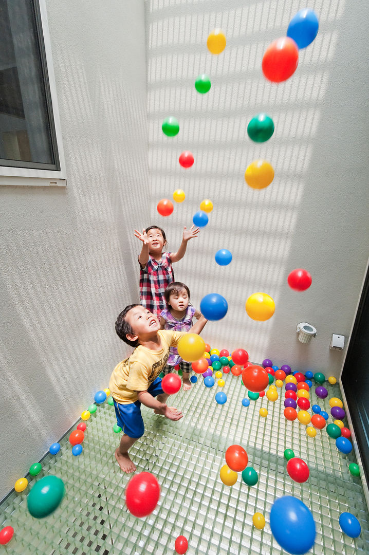 ​SLIDE HOUSE (House in Nakameguro), LEVEL Architects LEVEL Architects Sala multimediale eclettica