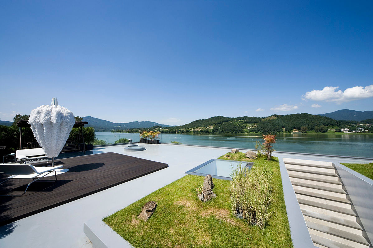 Floating House hyunjoonyoo architects 모던스타일 정원