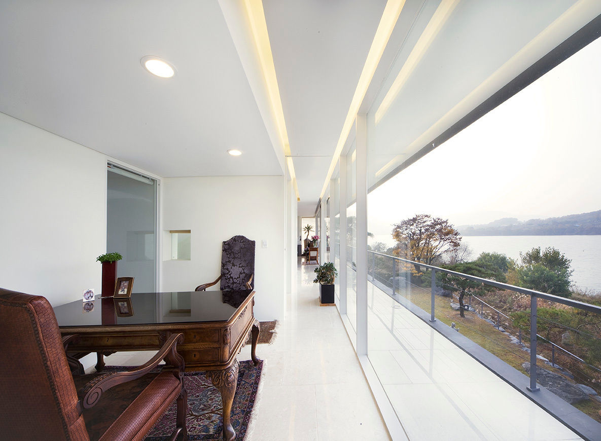 Floating House, hyunjoonyoo architects hyunjoonyoo architects Modern living room