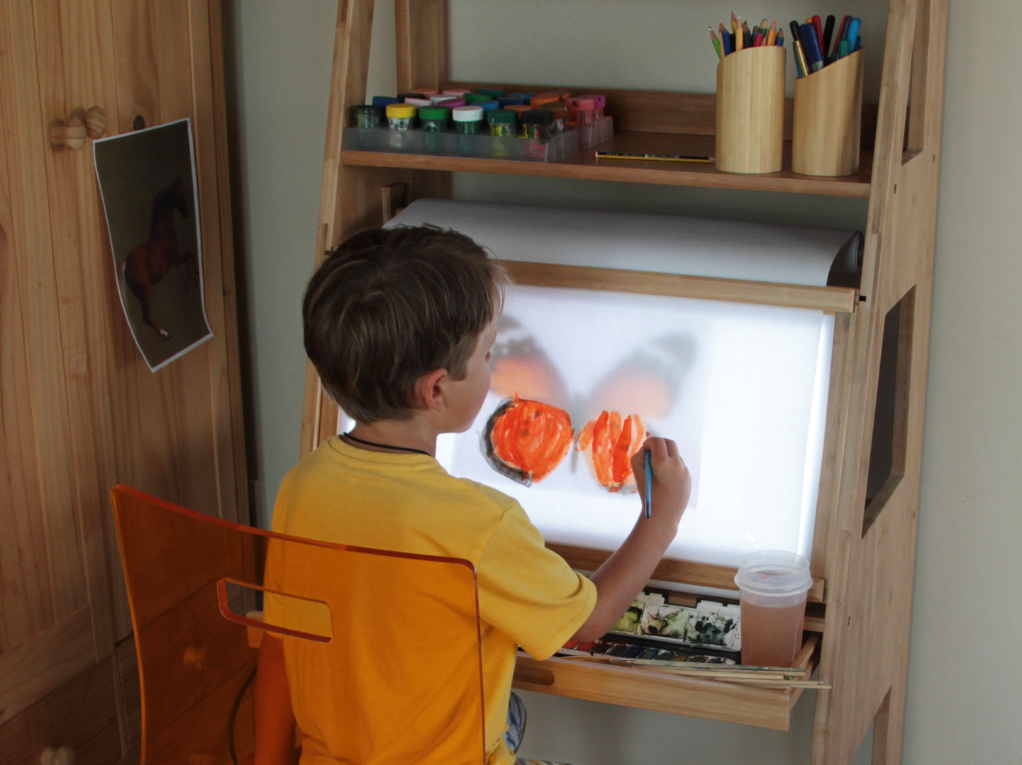 Wonder Easel Finoak LTD Dormitorios infantiles de estilo moderno Escritorios y sillas