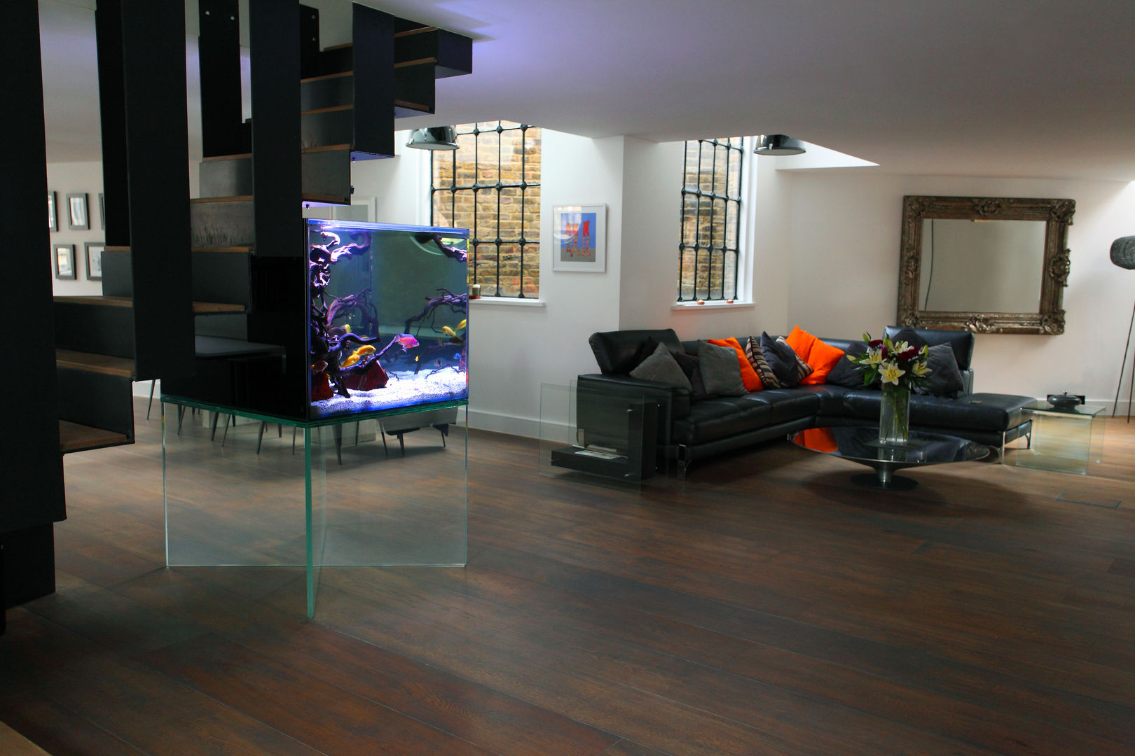 Custom Made Glass Aquarium Aquarium Architecture Livings modernos: Ideas, imágenes y decoración