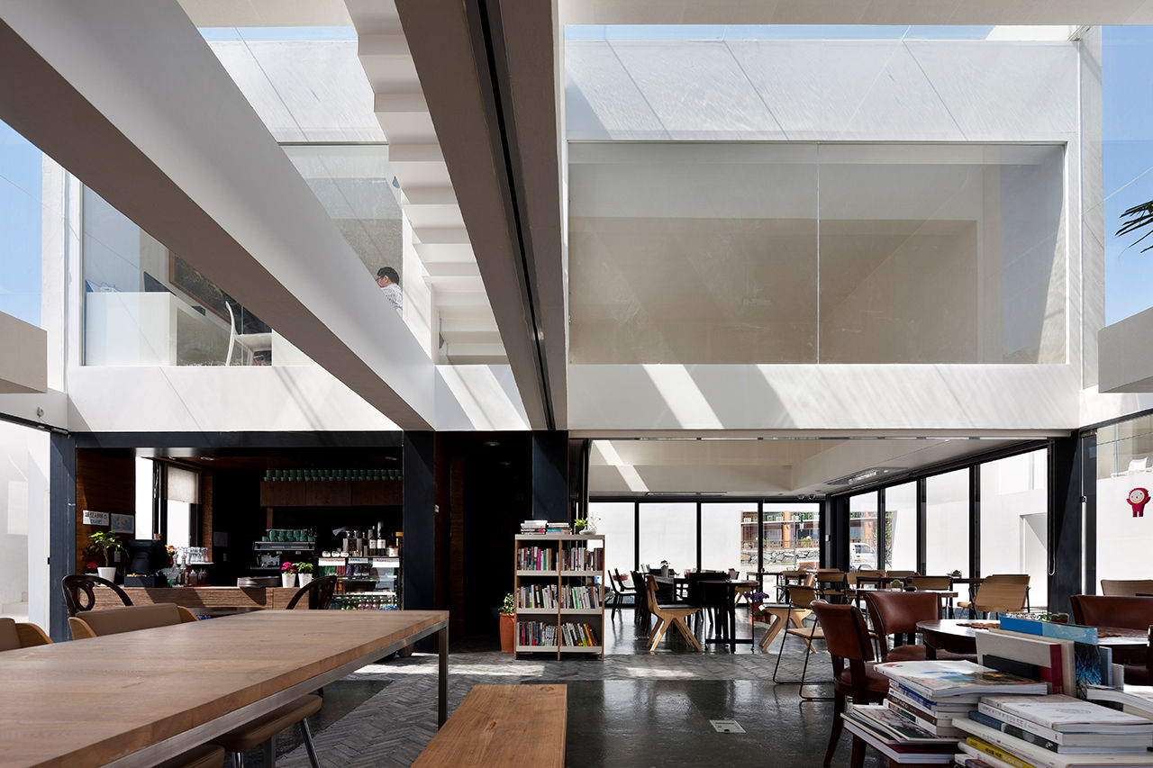 Mug Hakdong, hyunjoonyoo architects hyunjoonyoo architects モダンスタイルの 玄関&廊下&階段