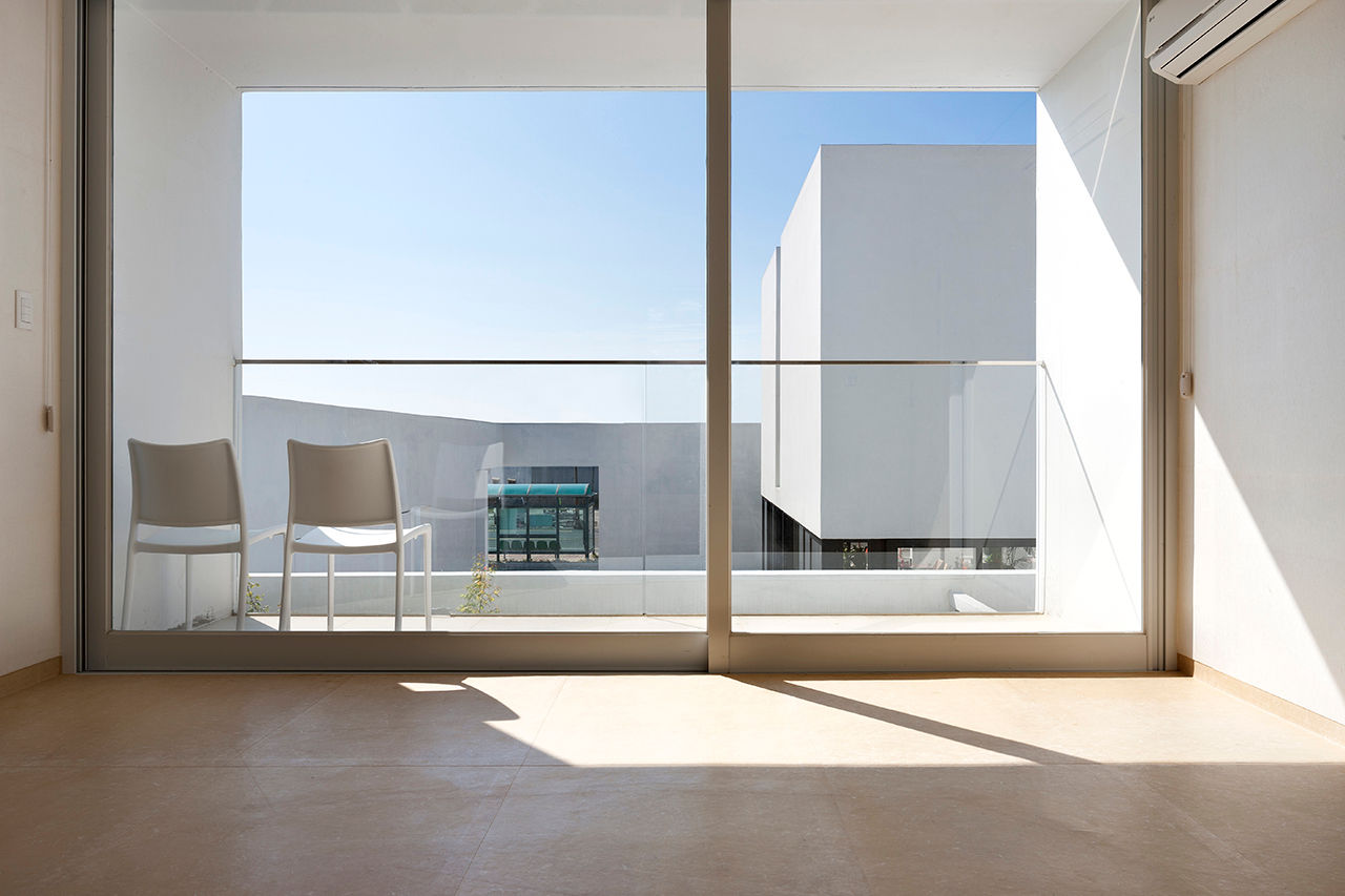 Mug Hakdong, hyunjoonyoo architects hyunjoonyoo architects Moderner Balkon, Veranda & Terrasse