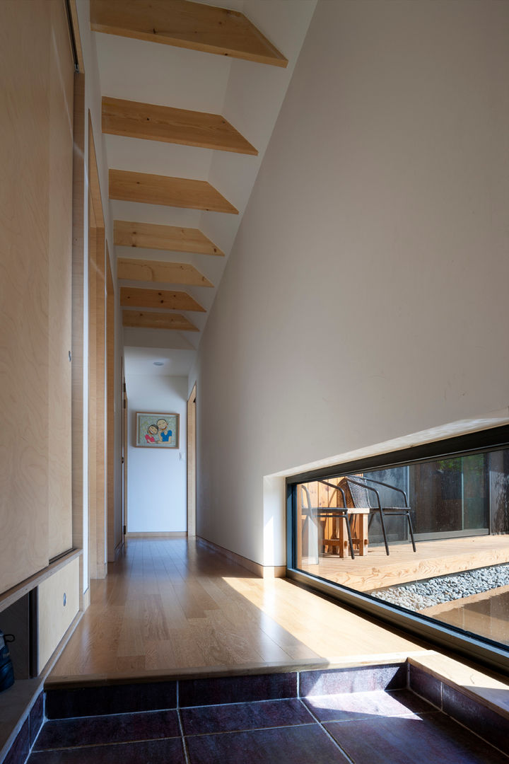 Ssangdalri House, hyunjoonyoo architects hyunjoonyoo architects モダンスタイルの 玄関&廊下&階段