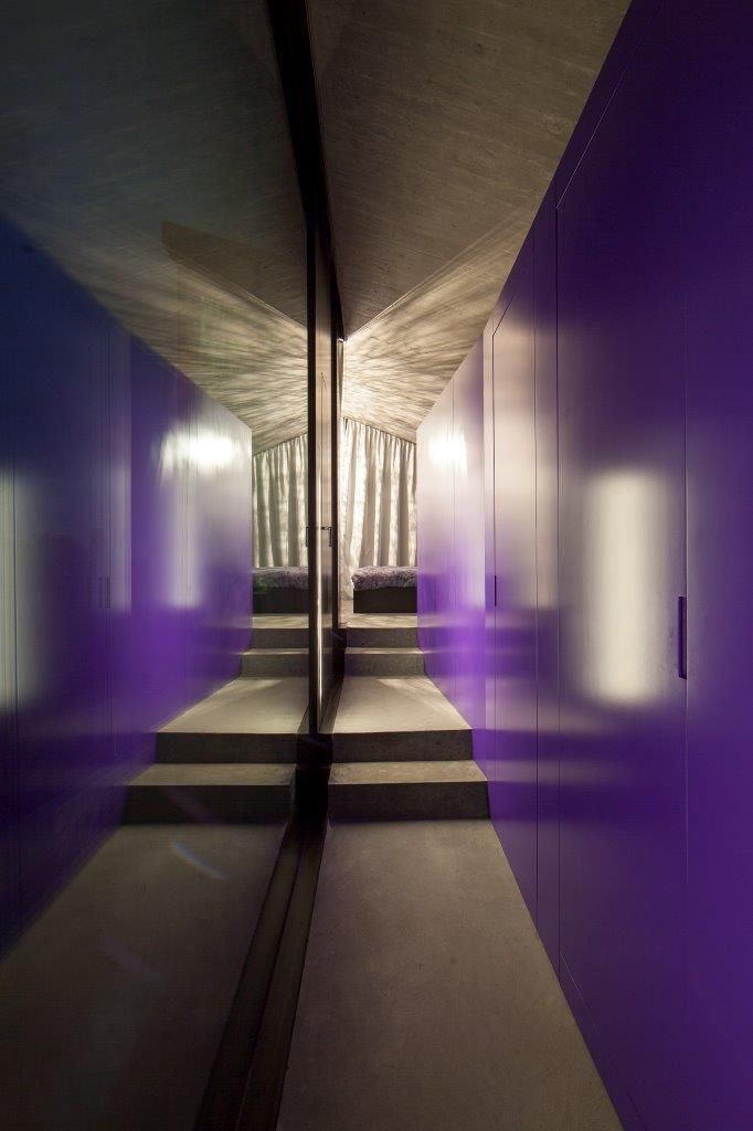 Wohnhaus Dielsdorf, L3P Architekten ETH FH SIA AG L3P Architekten ETH FH SIA AG Modern corridor, hallway & stairs