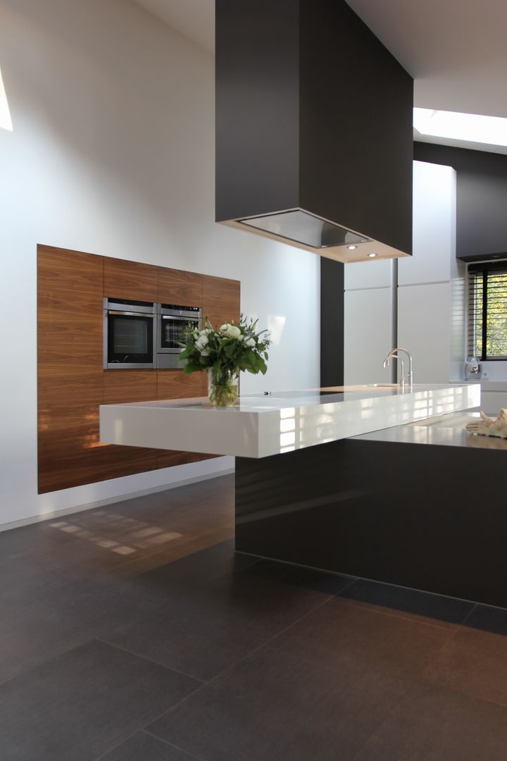 Woonhuis Dorst, Leonardus interieurarchitect Leonardus interieurarchitect Kitchen