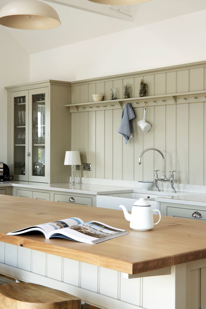 The Warwickshire Barn Shaker Kitchen deVOL Kitchens Кухня в стиле кантри