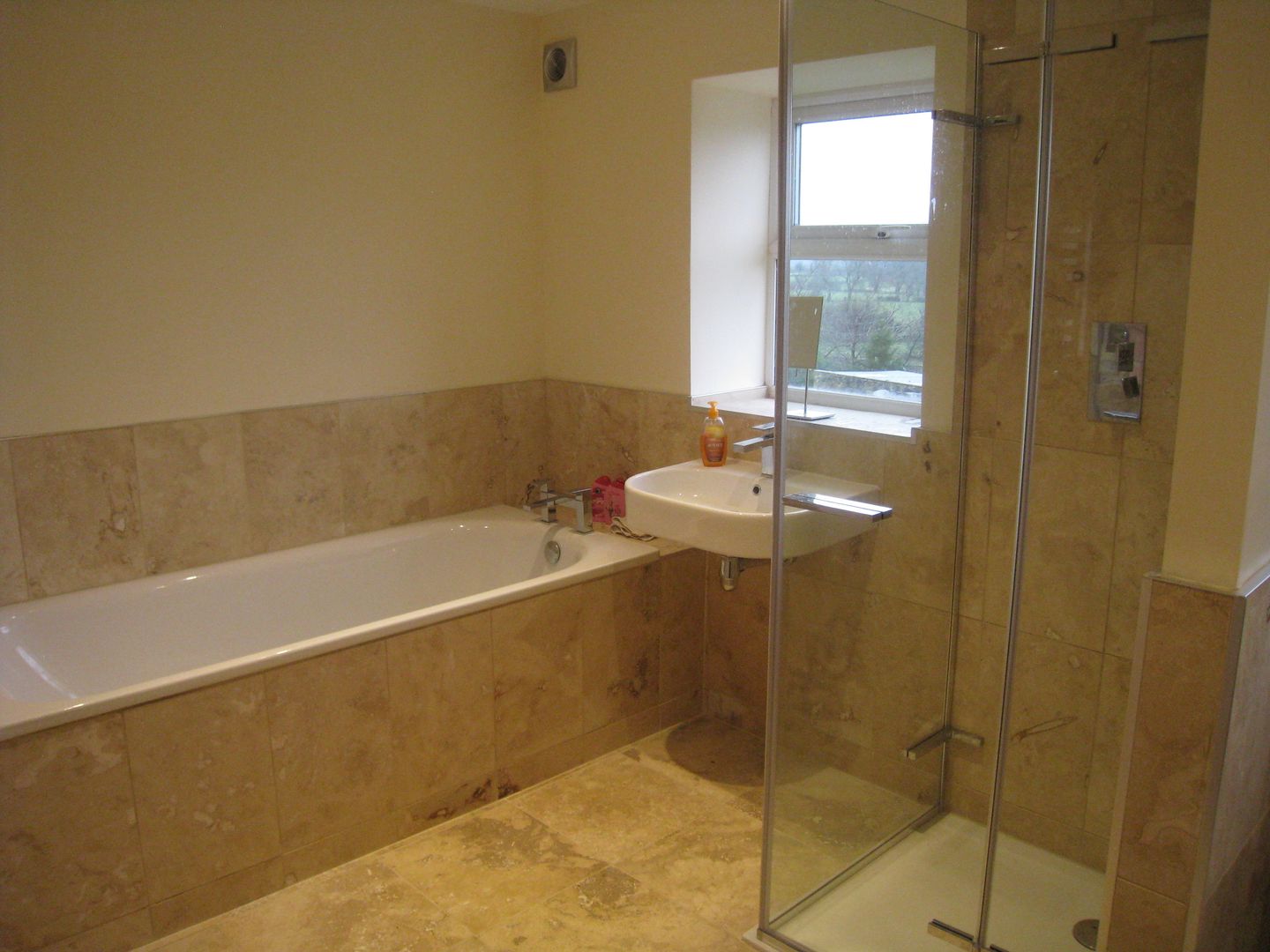 Southview || Classic Travertine Floors of Stone Ltd Modern style bathrooms