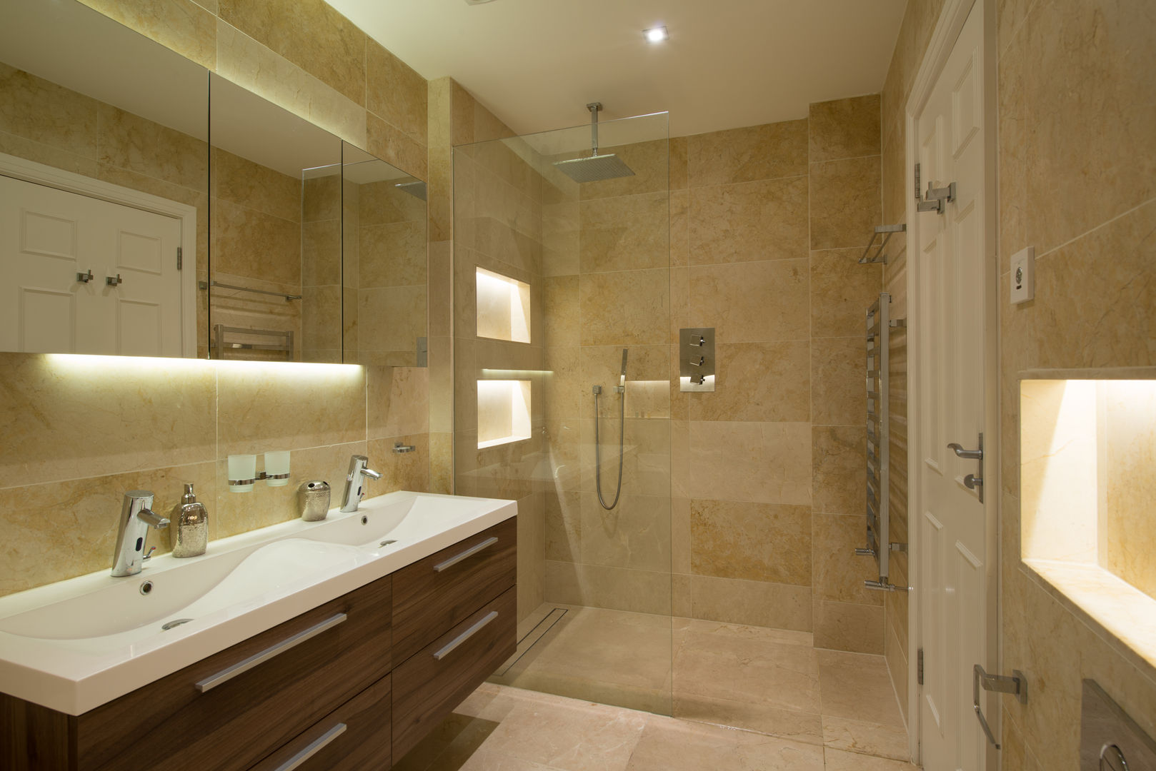 En-Suite DDWH Architects Modern Bathroom