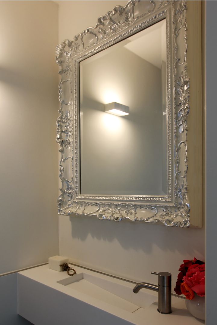 Woonhuis Breda, Leonardus interieurarchitect Leonardus interieurarchitect Modern bathroom Mirrors