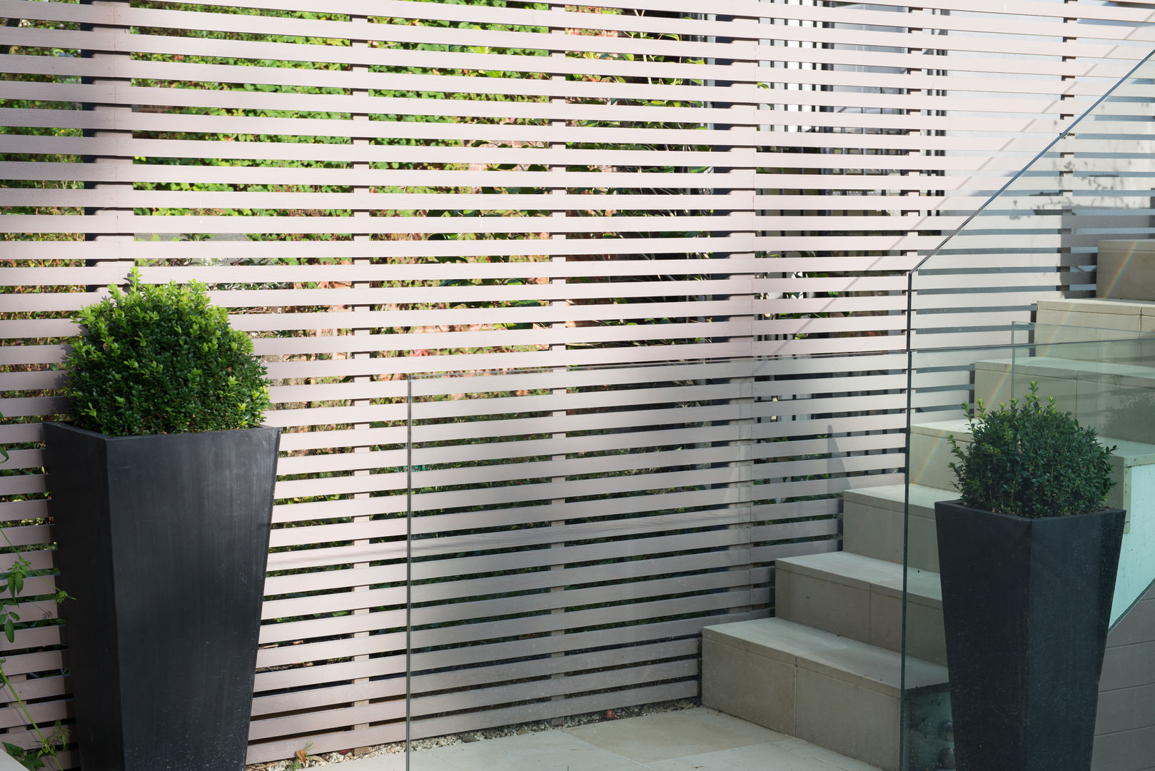 Garden fence DDWH Architects Jardins modernos