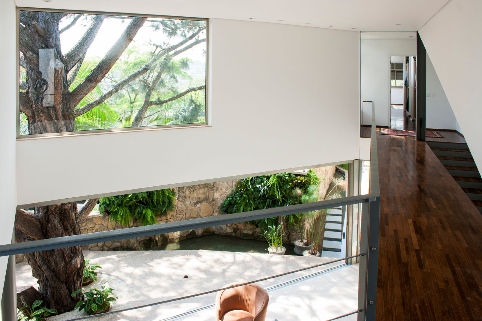 Casa Offset, SAA_SHIEH ARQUITETOS ASSOCIADOS SAA_SHIEH ARQUITETOS ASSOCIADOS モダンデザインの リビング