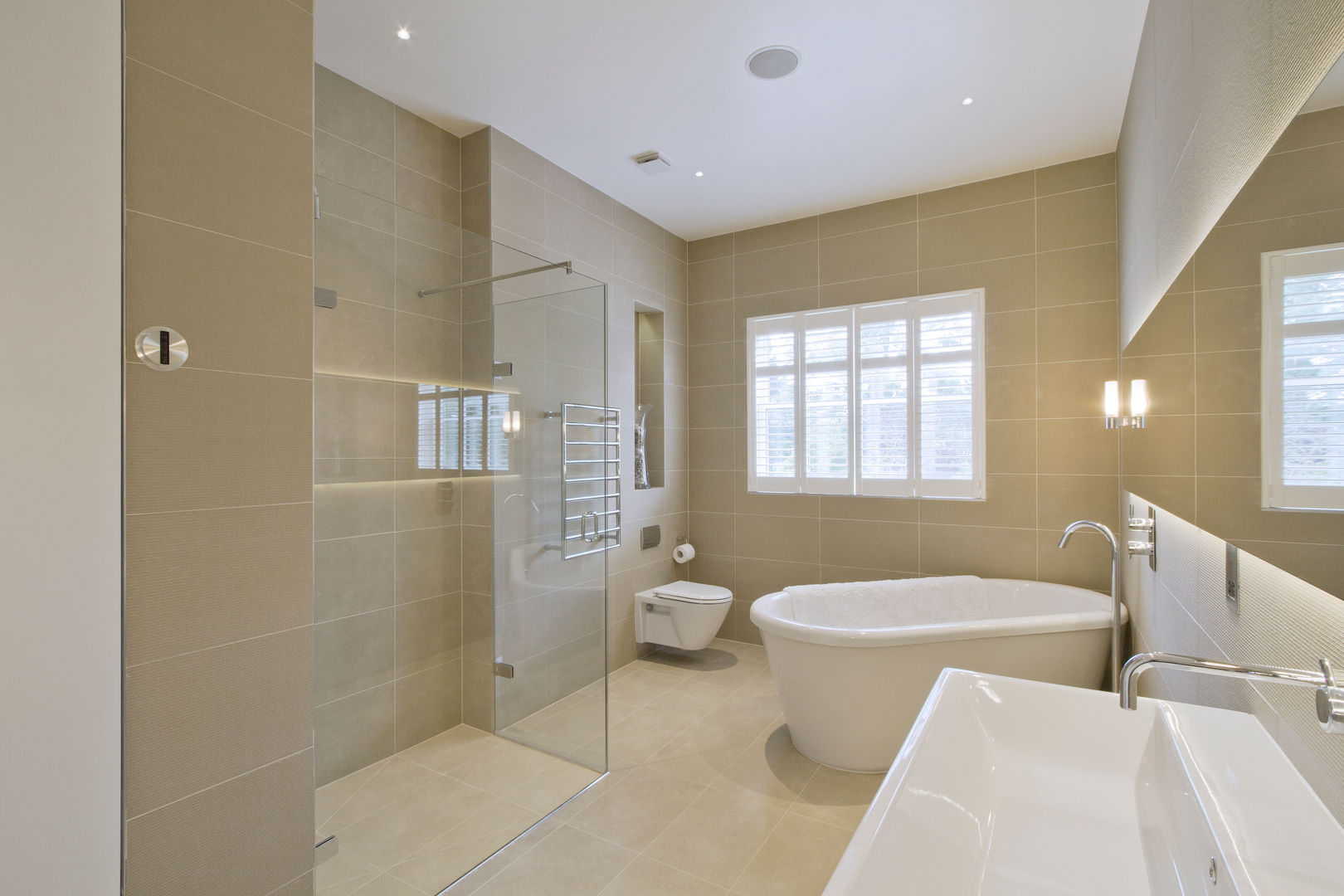 Family bathroom DDWH Architects Minimalist style bathrooms