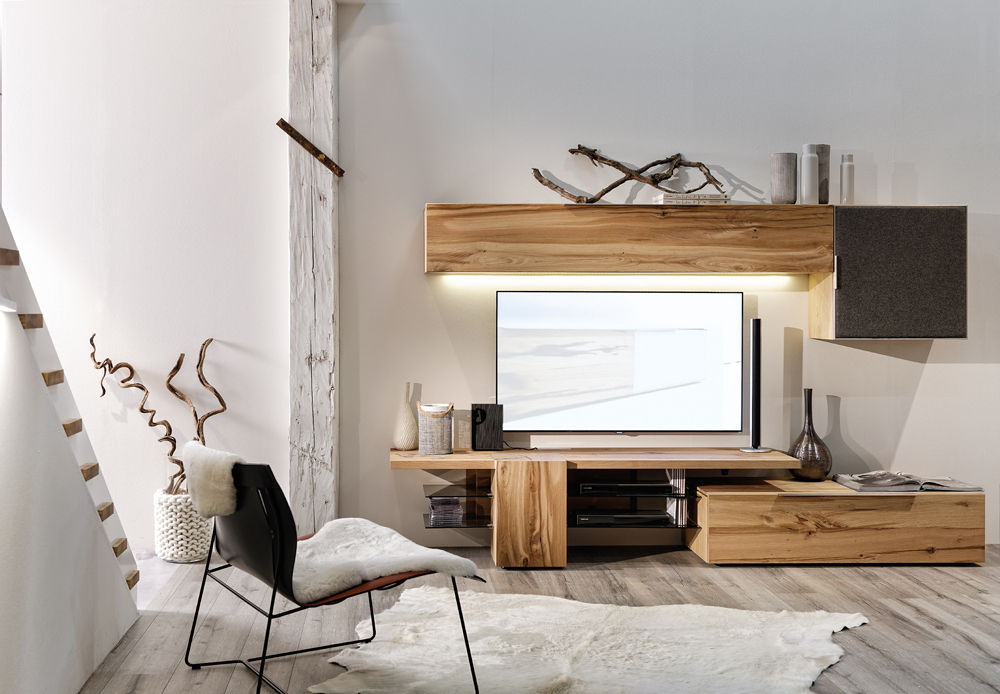 Modell V_Alpin homify Moderne Wohnzimmer TV- und Mediamöbel