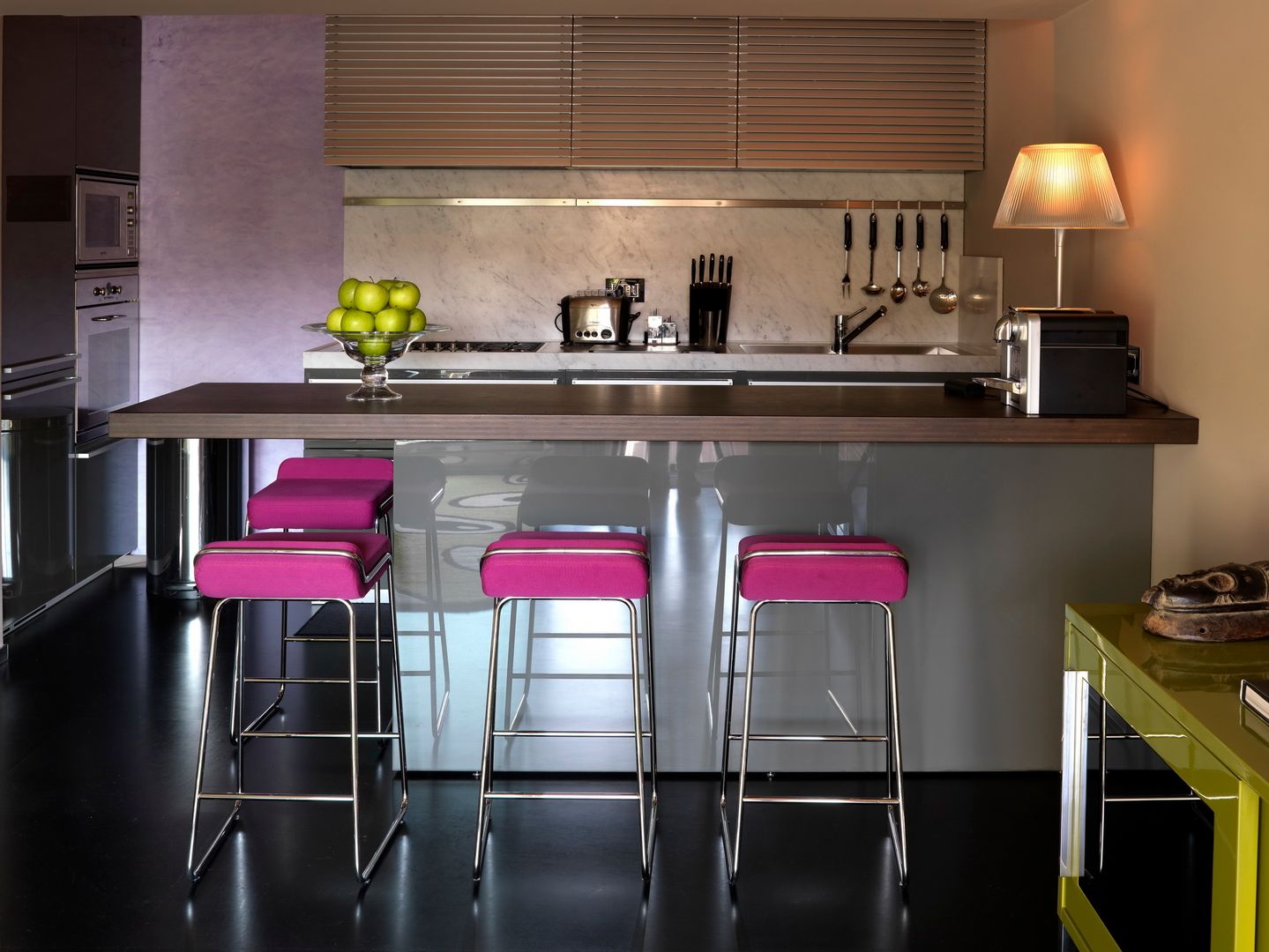 Attico sui Lungarni a Firenze, Antonio Lionetti Home Design Antonio Lionetti Home Design Modern style kitchen Tables & chairs