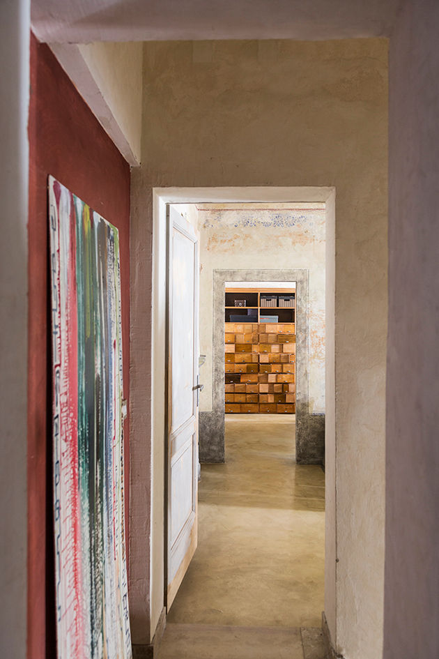 INTERIOR, Studio Daido Studio Daido Eclectic style corridor, hallway & stairs Drawers & shelves