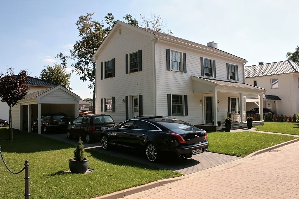 JAMES NR, THE WHITE HOUSE american dream homes gmbh THE WHITE HOUSE american dream homes gmbh Casas de estilo clásico