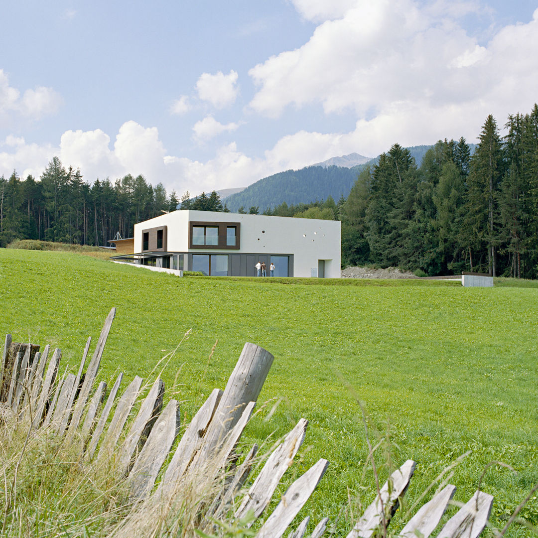 SUSI - Single Family House and Veterinarian Office, AllesWirdGut Architektur ZT GmbH AllesWirdGut Architektur ZT GmbH Casas de estilo moderno