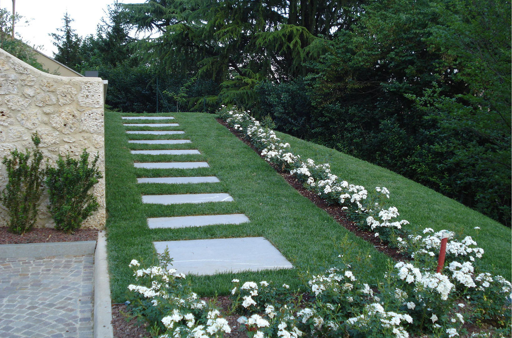 Casa Zara, Studio di architettura_Claudio Dorigo architetto Studio di architettura_Claudio Dorigo architetto Modern garden