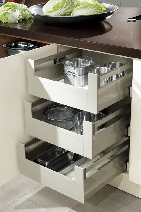 Internal Pull-outs homify Modern style kitchen Storage